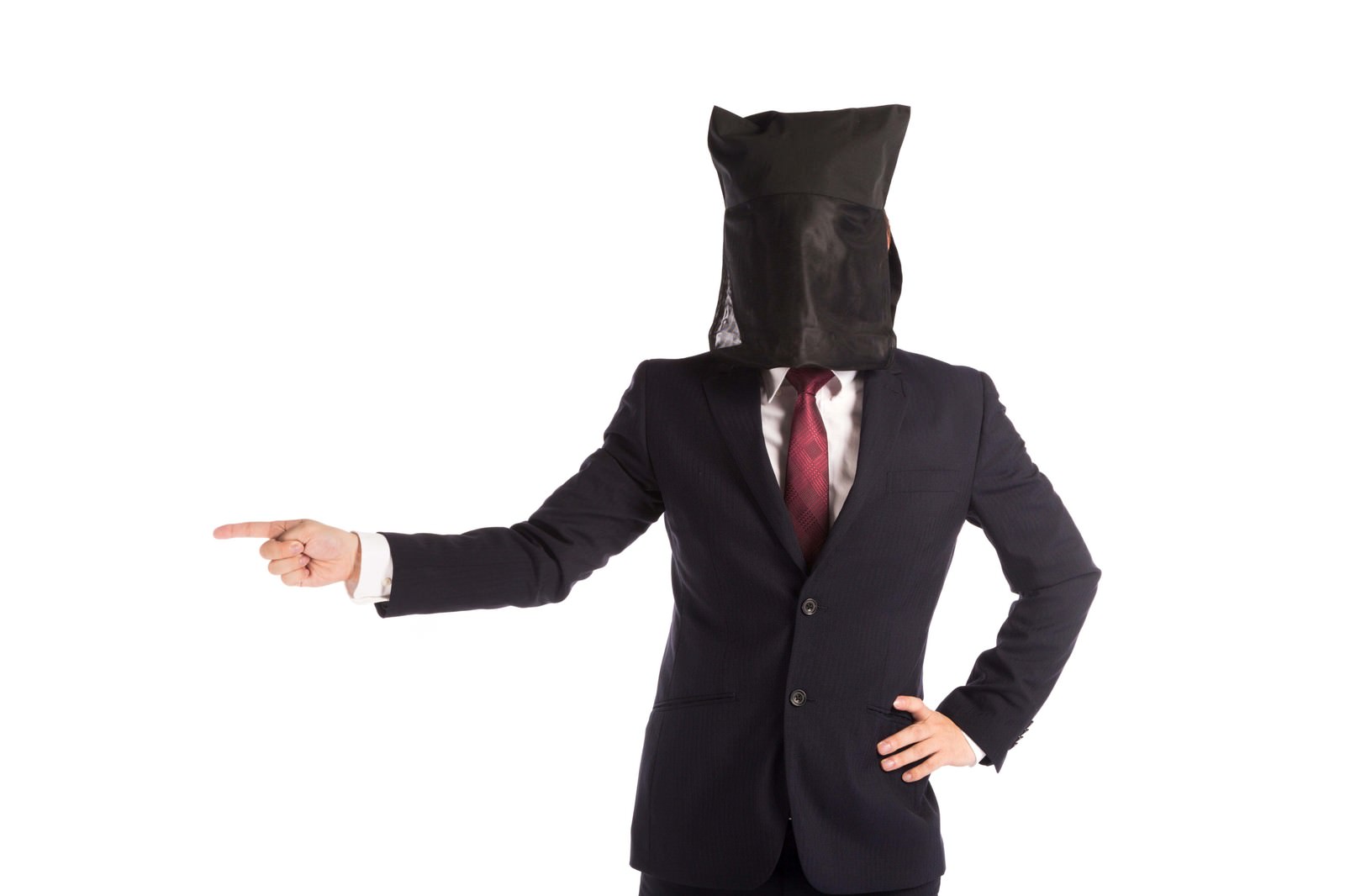 黒い袋をかぶり指をさすスーツ姿の男性［モデル：鈴木秀］