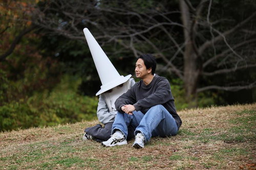 三角コーン女子と野原でデート