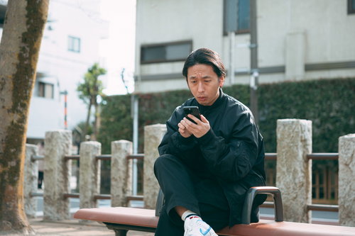 今日もお祈りメール、スマホで確認する就活中のアラフォー