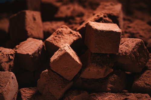 バレンタインの生チョコをココアパウダーでコーティング