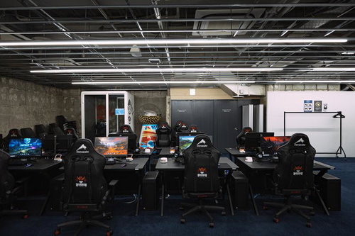最高品質のゲーミングPCを備えたeスポーツプレイエリア