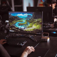 チャレパのeスポーツプレイエリアでゲーミングPCを操作する利用者の写真