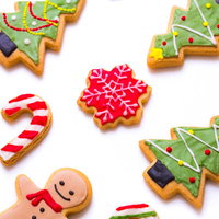 クリスマスのカラフルなアイシングクッキーの写真