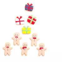 プレゼント交換用のアイシングクッキーとギフトボックスの写真