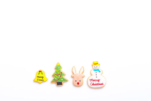 クリスマス用の焼き菓子、カラフルなアイシングクッキー