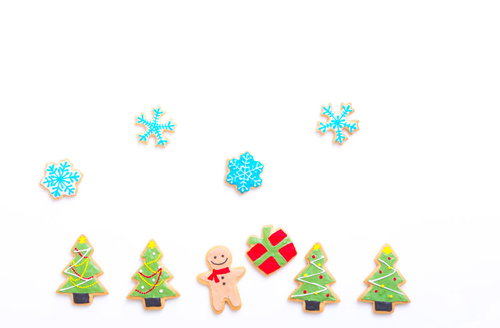 プレゼントもらってハッピー、クリスマスツリー型アイシングクッキー