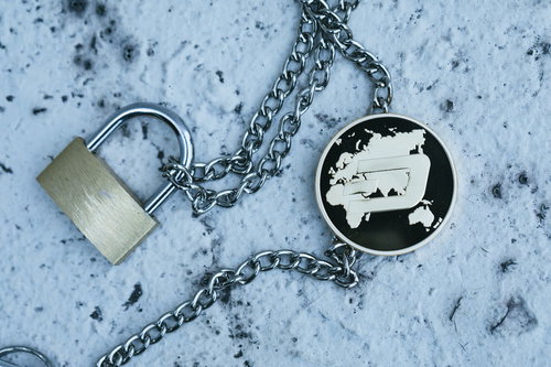 DASHコインの匿名性と南京錠とチェーン