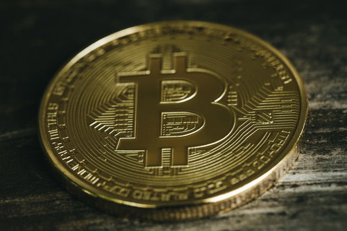 THEビットコイン、金色に輝く仮想通貨コイン