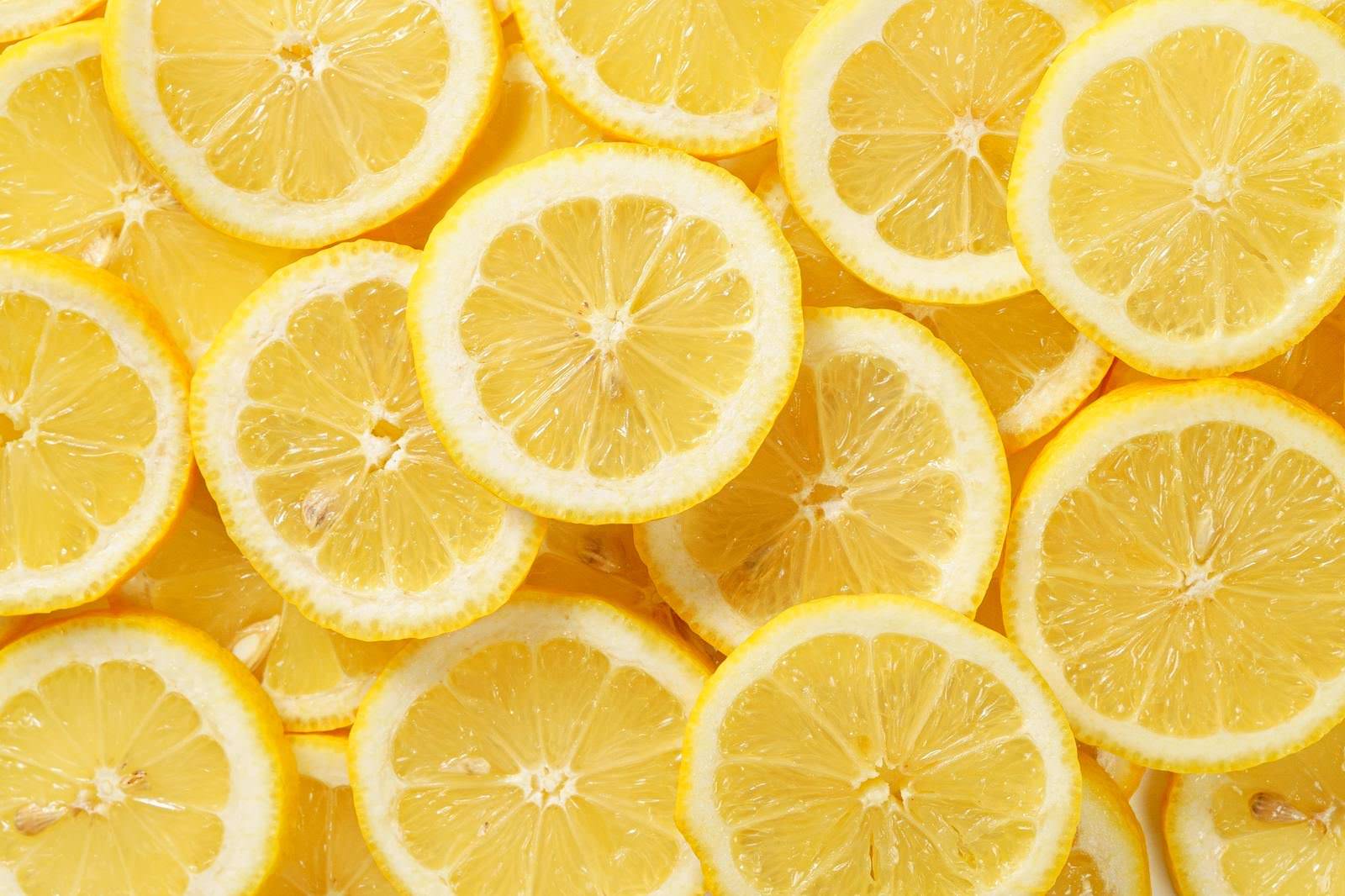 黄色い輪切りレモンが規則正しく並んだフレッシュな断面