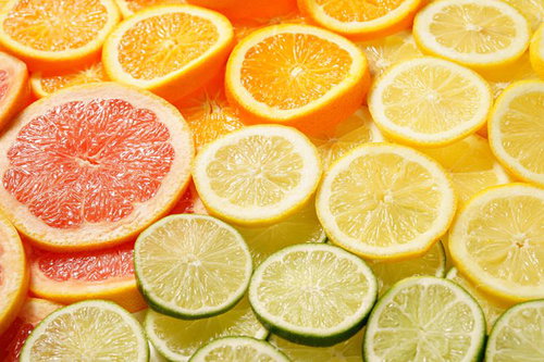 グレープフルーツやレモンなどの柑橘類のカットフルーツ