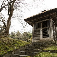 中尊寺の盤渉調（ばんしきちょう）を響かせる梵鐘（ぼんしょう）の写真