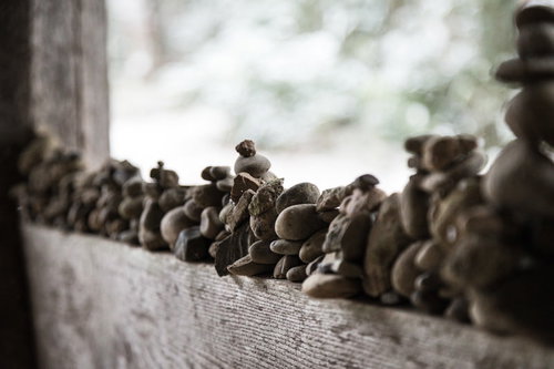 中尊寺の積石と伽藍 世界遺産平泉の歴史的寺院境内