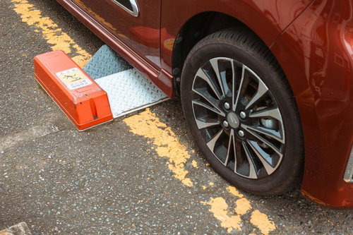 ここは俺が食い止める！