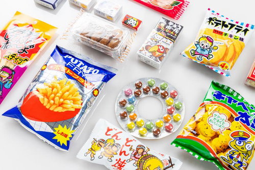 懐かしのスナック菓子と駄菓子の詰め合わせ
