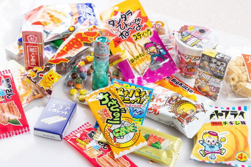 コンビニで売っているメジャーな日本のお菓子と飲料