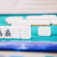 小三元ねらうべきか･･･麻雀の牌姿と役牌の配置戦略の写真
