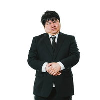 謝罪会見で頭を下げる会社員・部長の陳謝姿勢の写真