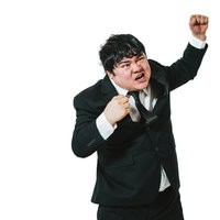 黒いスーツの会社員がする弱気の勝値ガッツポーズの写真