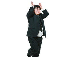 現実逃避だピョン！スーツ姿で跳ねる会社員男性の写真