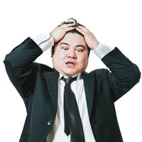 前髪を押さえて呆然とする男性会社員のビジネスポートレートの写真