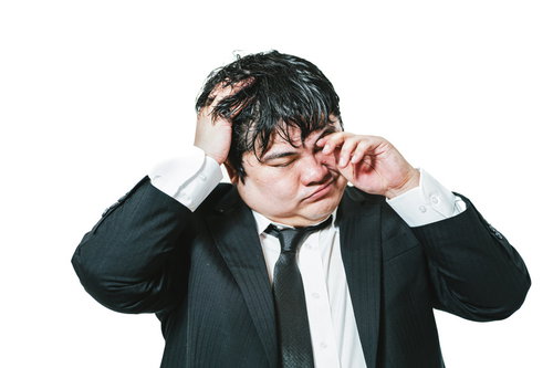 徹夜業務で昼夜逆転する会社員