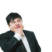 顎に手をあてて考え込むビジネスマンの真摯な表情の写真