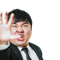 止められるもんなら止めてみやがれ！手のひらで制止するビジネスマンの写真