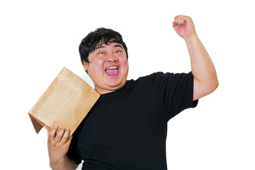 届いた商品に歓喜するオタ男性のガッツポーズ