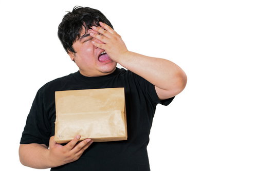 届いた商品が思ったものと違った時の頭を抱える男性