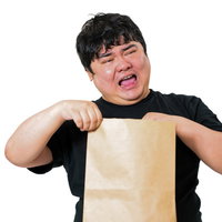 紙袋を開けてがっかりする男性、配送トラブルや買い物の不満の写真