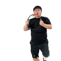 ダイエットゲームで走るぽっちゃり男性の写真