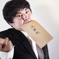 黙ったまま退職の意思を伝えたい会社員男性の写真