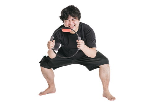 リングコンを持って我慢の限界を迎えるスクワットトレーニング