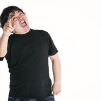 ぷっぎゃーああああっざまああああっと煽りながら指差す男性の写真