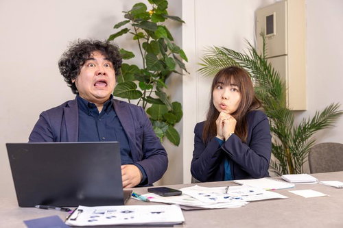 結果発表～！不正解のBの部屋で驚く男性と女性