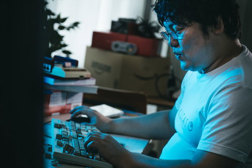 カタカタ「ふーん、でもお前どうせニートだろ？」