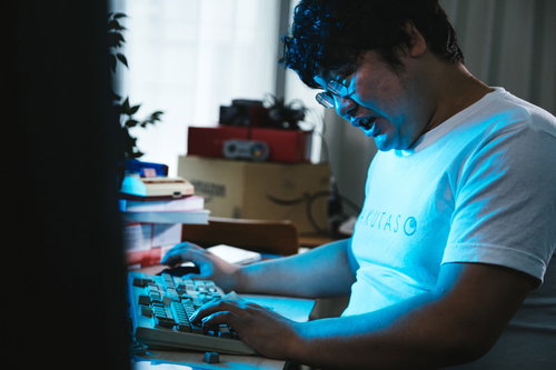 またキレちまった・・・（我に返る）エンジニア男性