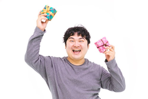 バレンタインデーにチョコをもらって喜ぶエンジニア男性（ただし義理）