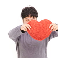 いいね（ハート）を催促する男性の告白シーンの写真