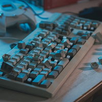 キーボードクラッシャーで破損した後のキーボードの写真