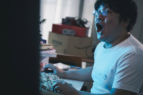 オラオラプレイで激おこ、キーボード破壊寸前のゲーム男子