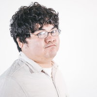 不正を見逃さない正義マンの眼差しと厳しい表情の写真