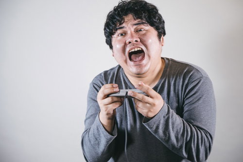 ゲームしながら感情入っちゃう系ゲーマー男性