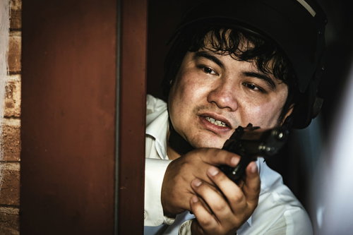 ドン勝にドン欲な3ヘルマン、壁に身を隠して恐る恐る前方を覗き見る