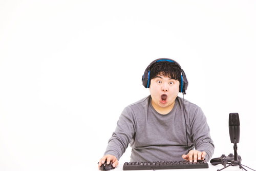 ゲームしながら「ヒャッハー」っと雄叫びをあげる生主