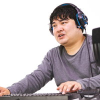 トライアンドエラーを繰り返して疲れ切ったゲーム実況者の写真