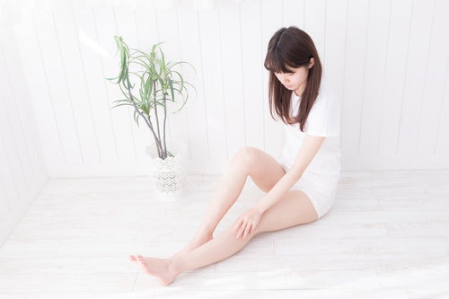 足脱毛した女性のフットケア