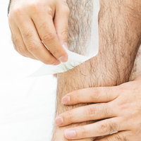 狙ったすね毛は離さない脱毛シートでの処理の写真