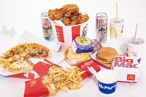 高カロリーの食べ物、見ているだけでおなかいっぱいなセット