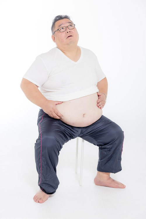 お腹の肉がものすごい男性のメタボ体型と健康診断